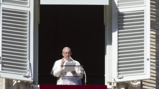 Il papa maledice chi fa la guerra: Nessuna giustificazione. Dio piange