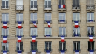 L’omaggio della Francia alle vittime degli attentati