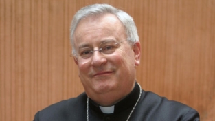 Covid 19, la Chiesa italiana in preghiera per il cardinale Bassetti, presidente Cei