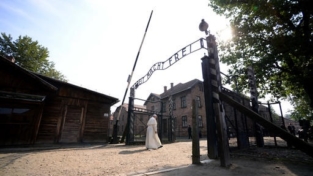 Il silenzio di Francesco ad Auschwitz