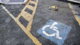 Tommy 2.0, l’allarme contro chi sosta nei parcheggi dei disabili