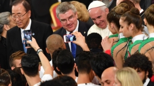 Il papa agli sportivi: «È importante che tutti possano partecipare»