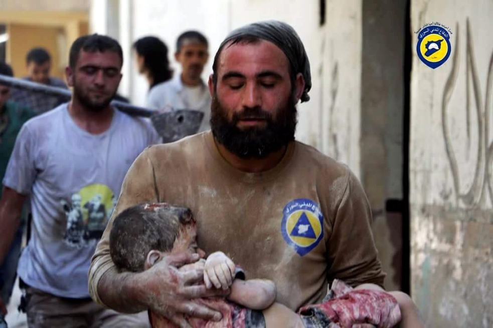 Bambini tra le vittime dei bombardamenti ad Aleppo in Siria foto Ansa