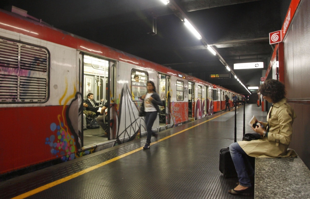 Metro Milano, fermata Uruguay