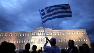 Grecia, anziani delusi e giovani in fuga