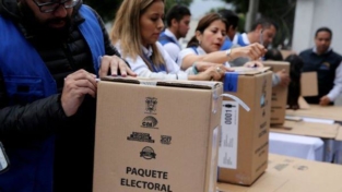 In Ecuador la maggioranza vince ma perde colpi
