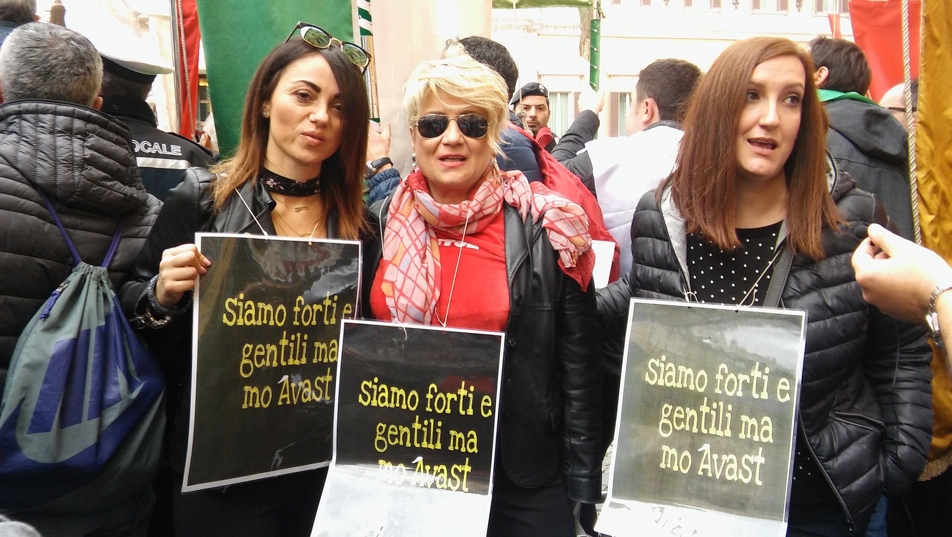 cittadine-dei-comuni-abruzzesi-terremotati-manifestano-a-roma-foto-di-sara-fornaro