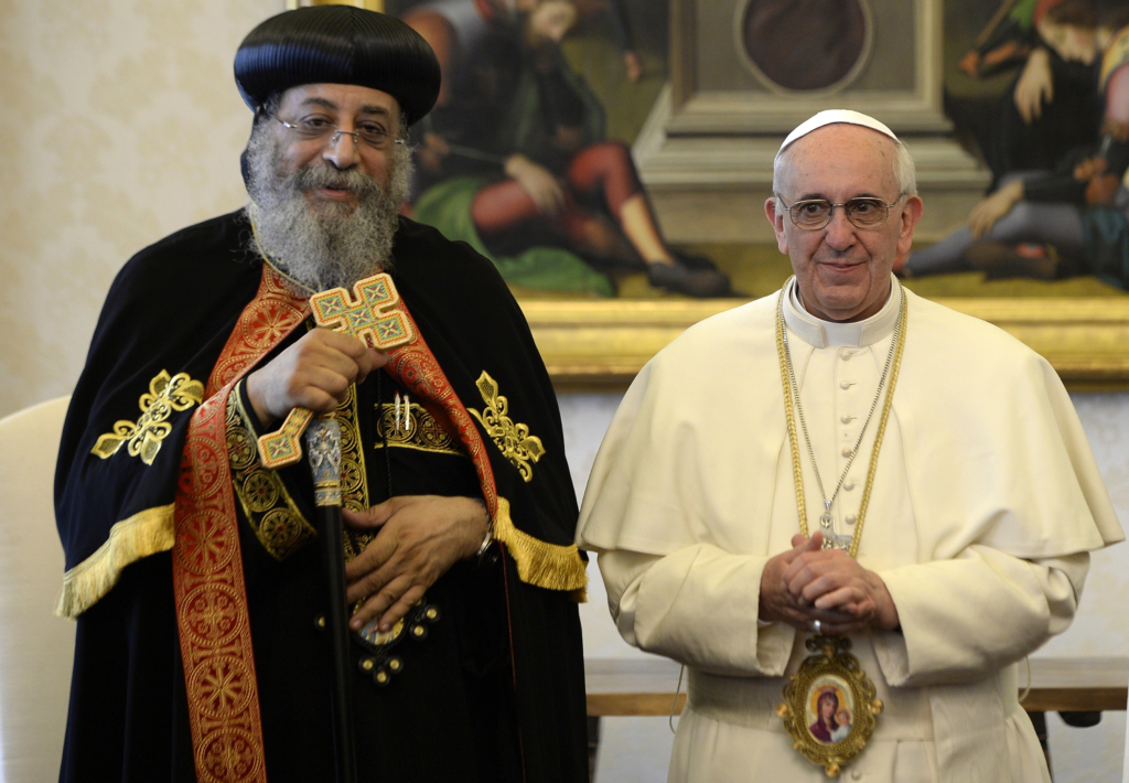 Papa Francesco col papa della Chiesa copta d'Egitto Tawadros II nel maggio 2013