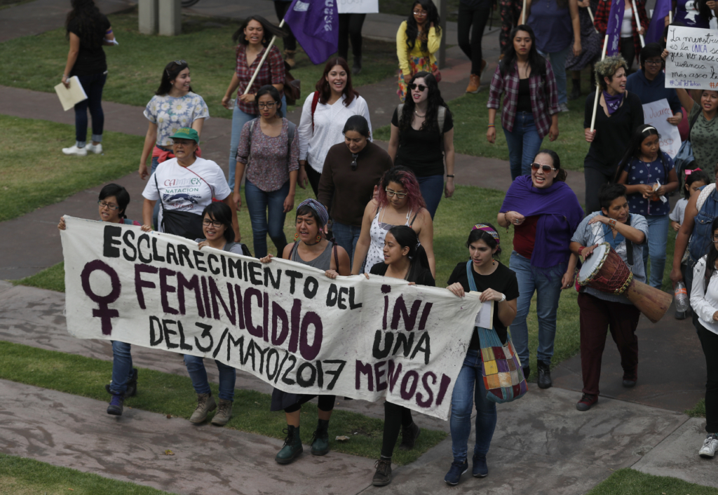 Manifestazione all'Università Unam di Città del Messico per l'omicidio di una ragazza