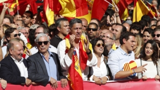 Catalogna, manifesta anche chi non vuole l’indipendenza