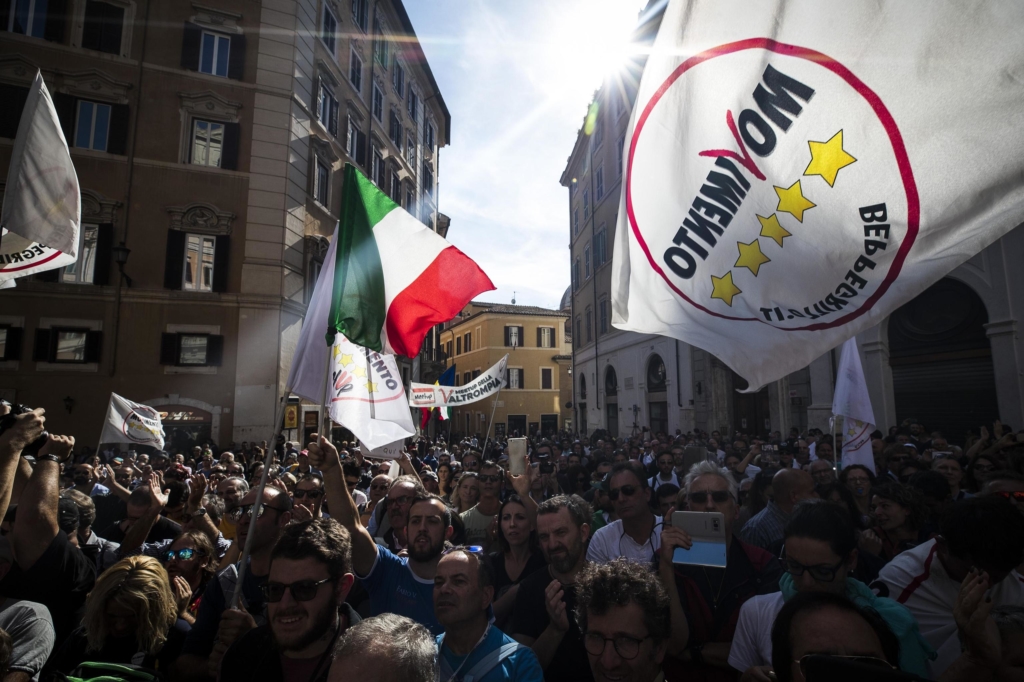 L.elettorale:M5S protesta davanti Montecitorio,atteso Grillo