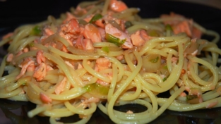Spaghetti con indivia e salmone