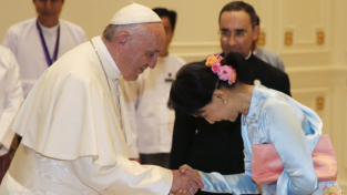 Il papa e la signora San Suu Kyi