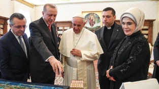 Erdogan in Italia: affari e un richiamo alla pace