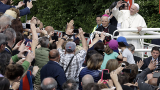 Fisichella: le critiche al papa sono strumentali