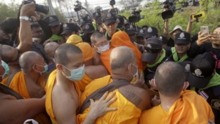 Arrestati 8 monaci famosi