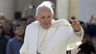 Accuse al papa: «Una montatura politica»