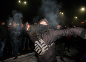Proteste presso l'ambasciata russa di Kiev.