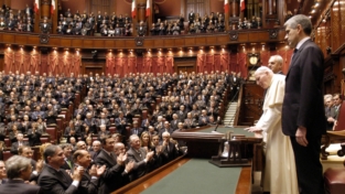 Casini: I piani segreti per far venire Wojtyla in Parlamento
