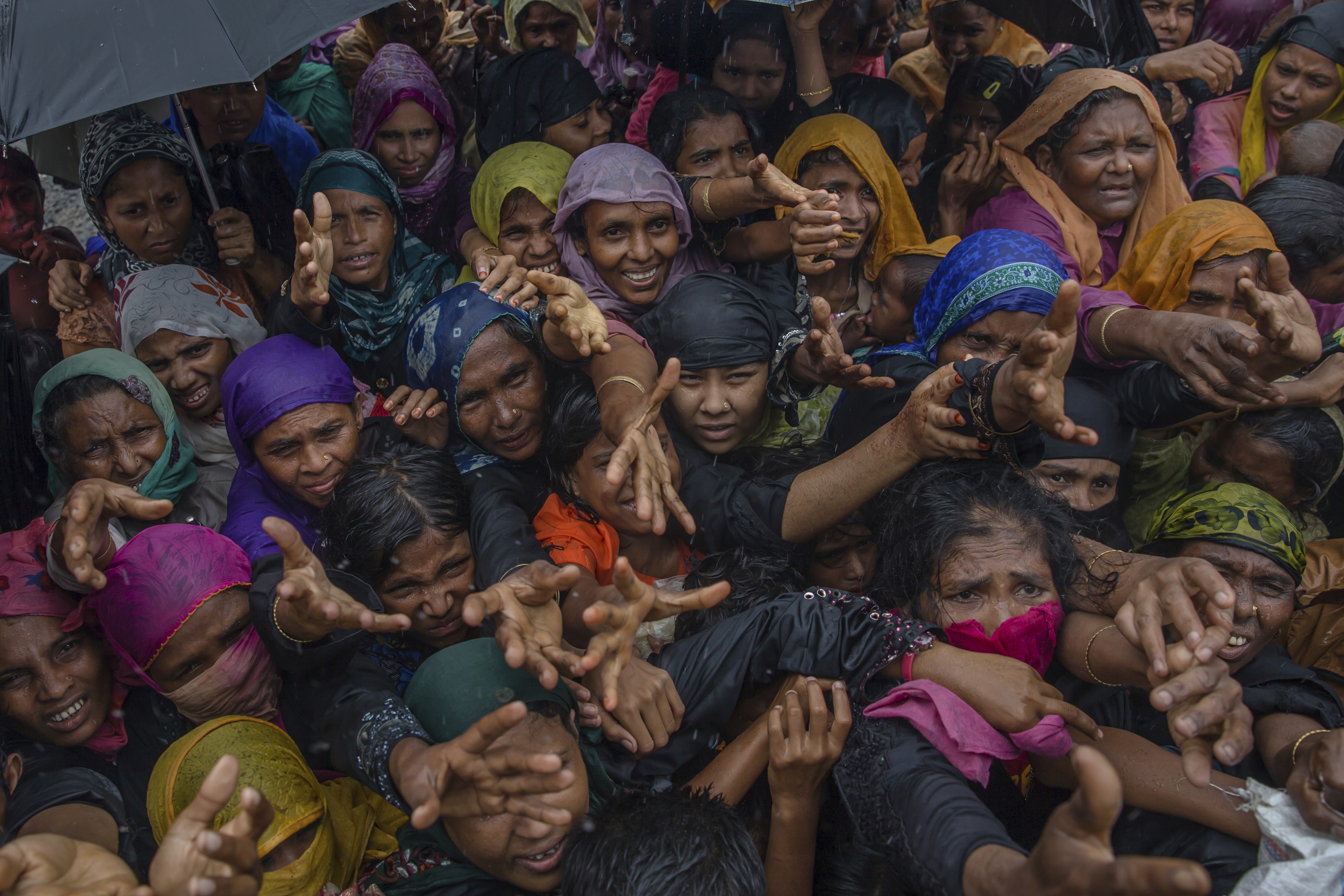 Donne rohingya hanno attraversato il confine col Myanmar