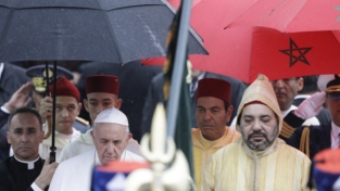 Marocco: un papa in mezzo agli imam