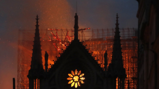 Notre Dame devastata dal fuoco