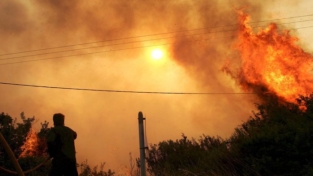 Enorme incendio a Evia