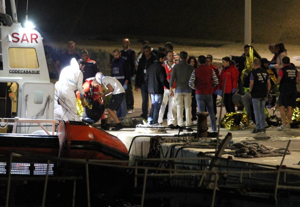 Migranti: naufragio a Lampedusa, recuperati 2 cadaveri