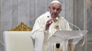 Il papa ai comunicatori: “Incontrate le persone dove sono e come sono”