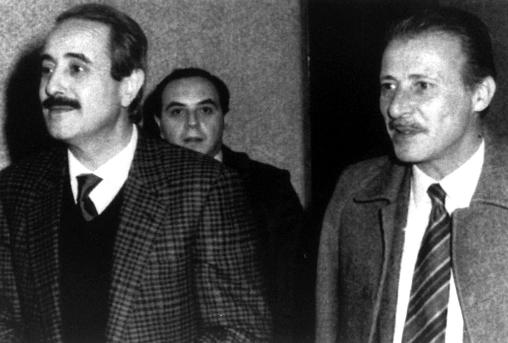 Giovanni Falcone e Paolo Borsellino nel 1990 (AP Photo/Alessandro Fucarini, File)
