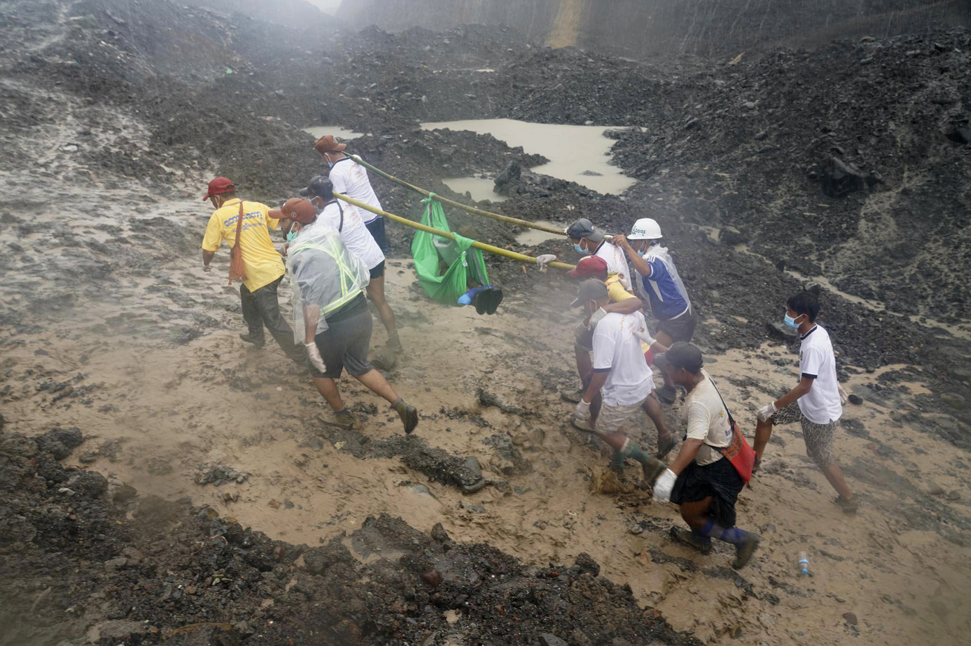 Giada. Myanmar, strage nella miniera: più di 160 persone morte nella franaMyanmar, strage nella miniera: più di 160 persone morte nella frana