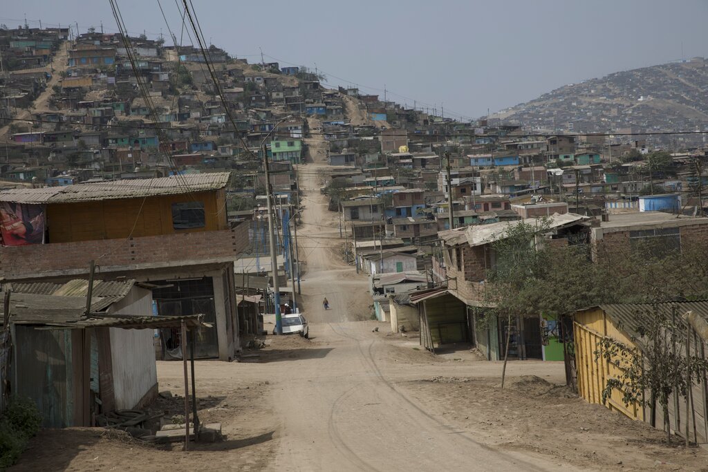 Una strada deserta a Ventanilla, Lima (Perù), durante la pandemia (AP Photo/Rodrigo Abd)
