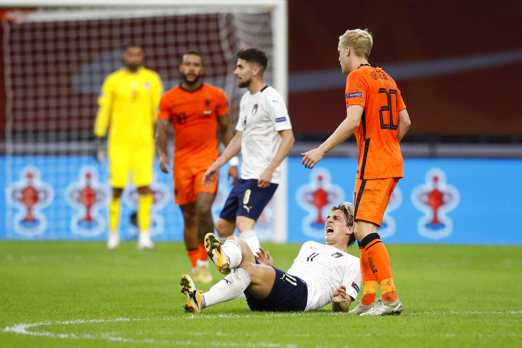 Zaniolo infortunato durante la partita contro l'Olanda (AP Photo/Peter Dejong)