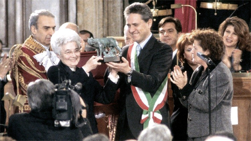 Roma, 22 gennaio 2000: Chiara Lubich riceve la cittadinanza onoraria in Campidoglio, nel giorno del suo ottantesimo compleanno