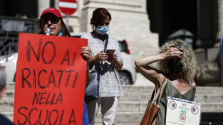 Green pass per trasporti e scuole: manifestazioni in tutta Italia