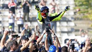 Valentino Rossi, l’addio di un’icona mondiale