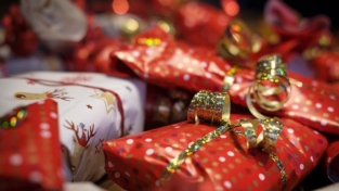 Le scatole di Natale, un regalo per i bisognosi