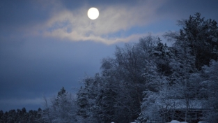 La luna fredda di dicembre
