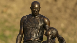 Una statua per Kobe e Gianna Bryant