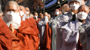I buddisti sud-coreani in piazza