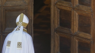 L’Aquila, a Collemaggio il papa concede l’indulgenza plenaria per un anno