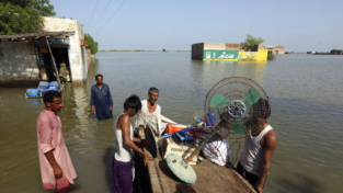 Pakistan: 33 milioni di sfollati per le inondazioni