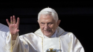 La reazione del mondo alla morte di Benedetto XVI