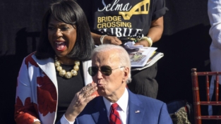 Joe Biden commemora la “Bloody Sunday” statunitense
