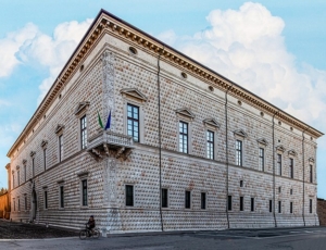 Palazzo_dei_Diamanti