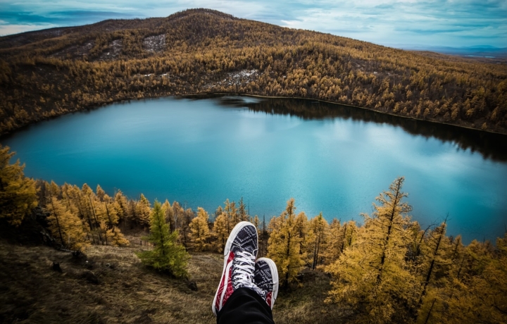 Riposo al lago, foto di asmuSe Licenza Pixabay