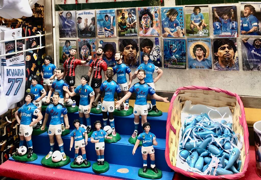 I giocatori del Napoli rappresentati come statuine del presepe a San Gregorio Armeno, foto di Sara Fornaro