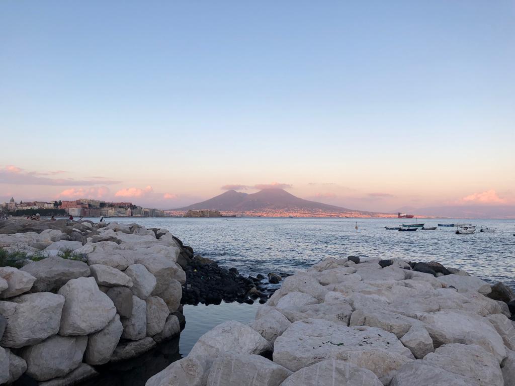 Il Golfo di Napoli con il Vesuvio, foto di Sara Fornaro.