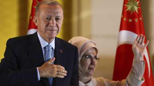 Turkish President and People's Alliance's presidential candidate Recep Tayyip Erdogan, left, and his wife, Emine, gesture to supporters at the presidential palace, in Ankara, Turkey, Sunday, May 28, 2023. Turkey President Recep Tayyip Erdogan won reelection Sunday, extending his increasingly authoritarian rule into a third decade as the country reels from high inflation and the aftermath of an earthquake that leveled entire cities. (AP Photo/Ali Unal)Associated Press/LaPresseOnly Italy and Spain