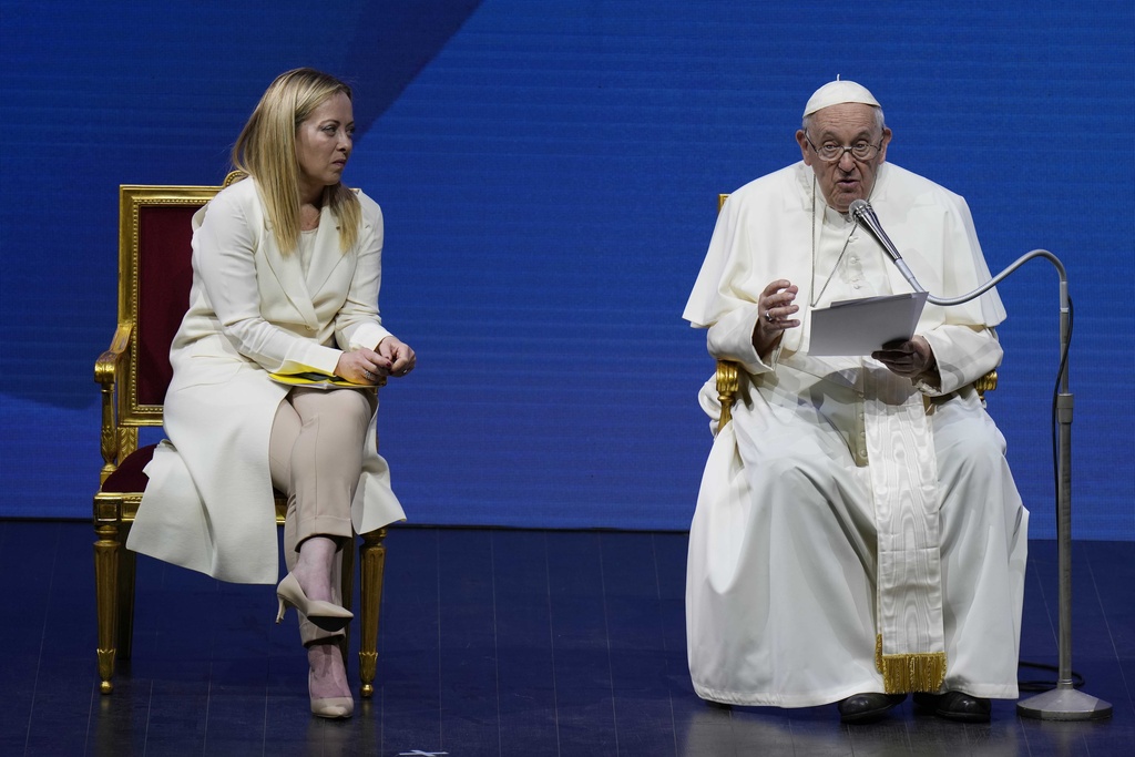 Giorgia Meloni e papa Francesco agli Stati generali della Natalità, foto Ap